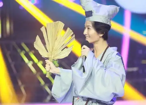 百变大咖秀正式官宣回归,千面女王谢娜的缺席成为最大的憾点
