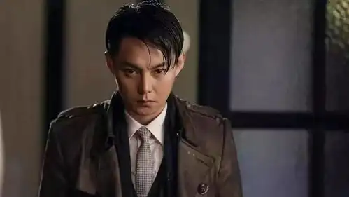 曾是歌手,后给郭京飞当助理,与沈腾合作3次后成名