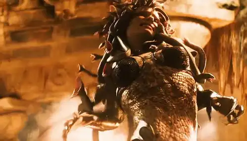 诸神之战给大家带来一部古希腊神话中有关美杜莎的震撼画面
