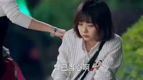 浪花一朵朵云朵喝多走路东倒西歪,唐一白心疼默默跟在身后
