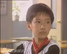 快乐星球丁凯乐长大戴眼镜文质彬彬
