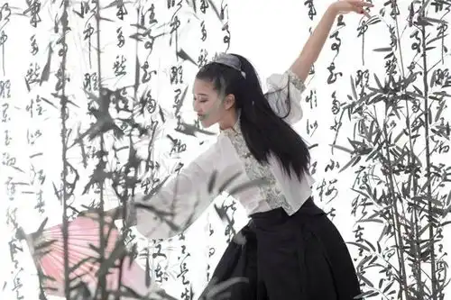 中国歌舞编导夏冰剧照竹扇书清风