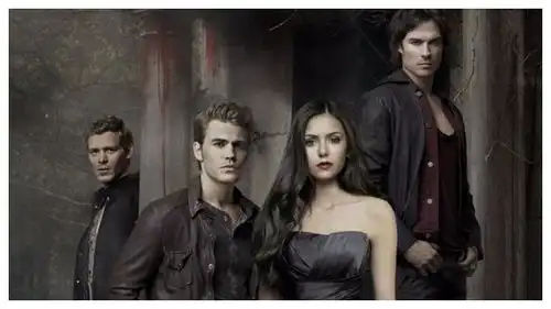 重温吸血鬼日记,还是喜欢斯特凡和埃琳娜在一起
