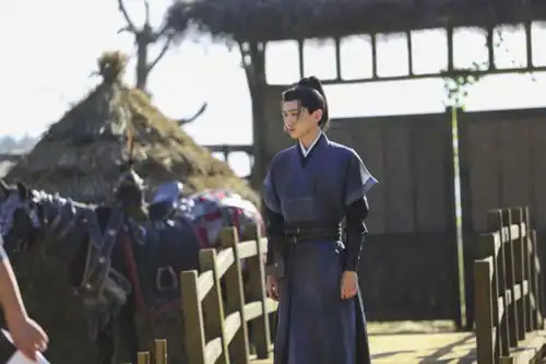 顾南衣闵海之行继续中今晚的守护由顾骑士上演
