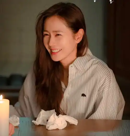 孙艺珍爱的迫降豪门女继承者,是怎么打扮的
