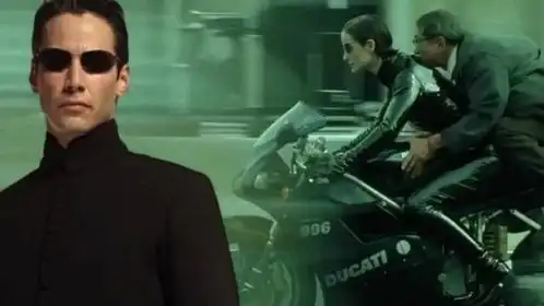 黑客帝国4片场照和新视频曝光街头飚重机车