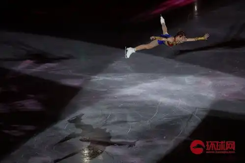 特鲁索娃亮相花滑表演滑惊艳变身神奇女侠