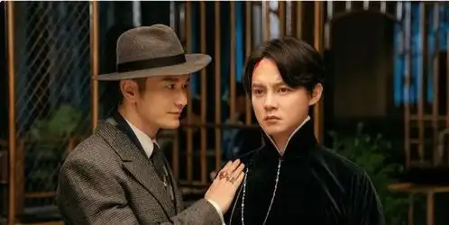 曾为颜值顶流,为更吸引眼球不惜动用医美,如今他们早已沦为俗人