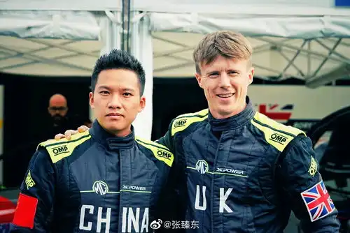 飞驰人生中林臻东原型张臻东从意大利比赛现场发来的照片