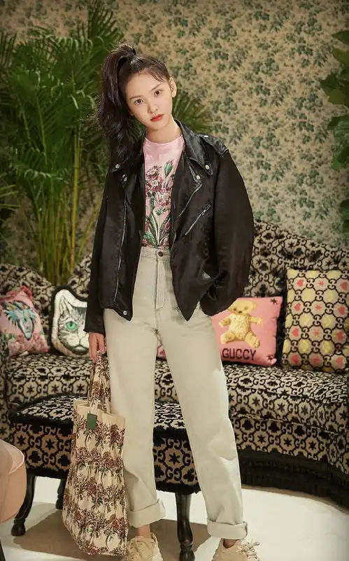 悲伤逆流成河中她是顾森湘,今穿蝴蝶v领裙,比宋茜更显清纯