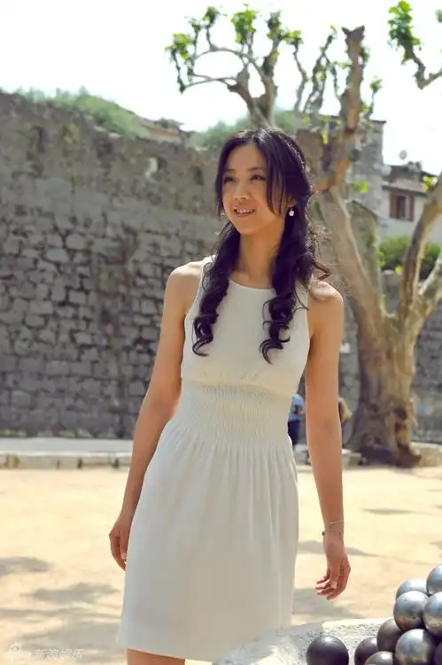 高清组图汤唯戛纳花絮照曝光身穿连衣裙随性惬意