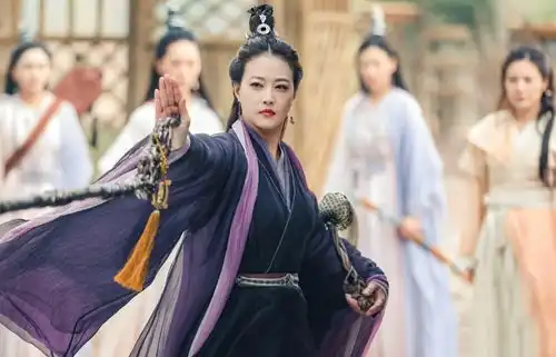 史上最美灭绝师太周海媚晒自己参演新倚天屠龙记花絮照片
