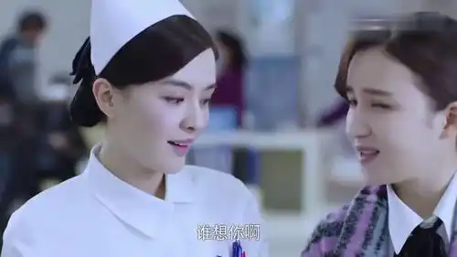 急诊科医生女患者称心疼,摘下口罩,一群小护士逗乐了
