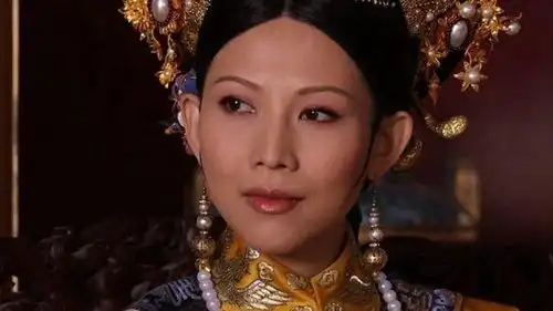 甄嬛传皇后每晚卸妆时,为何要自己动手摘耳环这才是古代正妻
