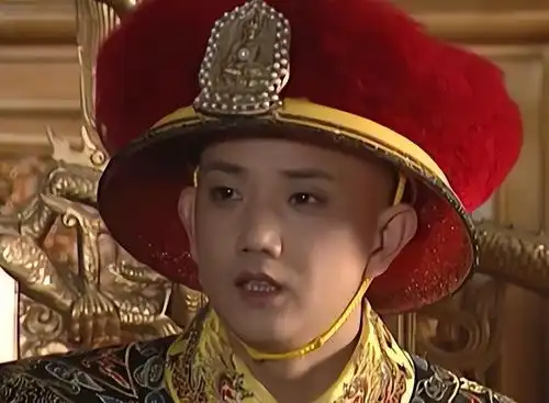 皇帝到一老妇家借宿,老妇怒斥这里你不能坐皇帝赏黄马褂