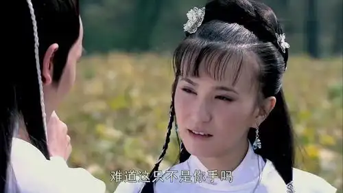 楚留香新传楚留香与张洁洁漫步稻田,二人一袭白衣,还挺般配

