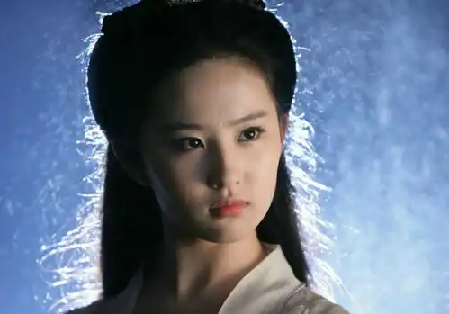 32岁刘亦菲近照逆生长,怪不得她是迪士尼第一个中国公主
