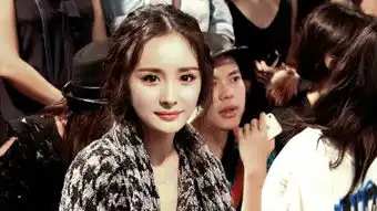 深夜独抱膝
