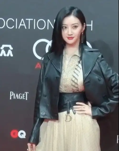 发胖后的景甜身材有多虐体态丰腴也盖不住性感,真不愧是大甜甜