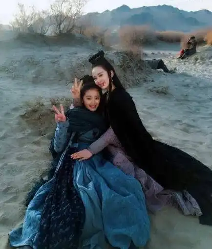 7年前她管刘诗诗叫姑姑,7年后两人成了姐妹,她越来越漂亮了