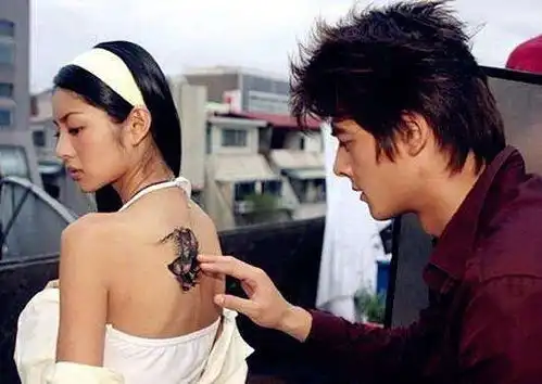 杨幂曾给红极一时的他演配角,如今在谈判官里他给杨幂当绿叶