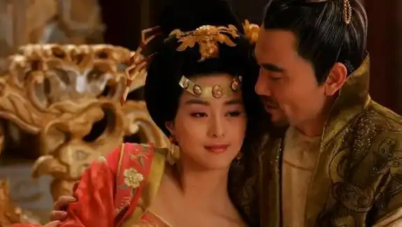 唐玄宗一生宠爱杨贵妃,为什么却没有将她封为皇后,原因有三个
