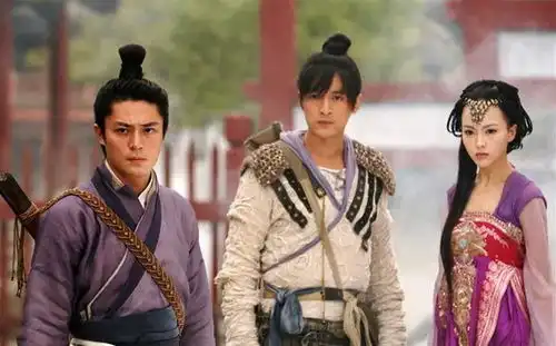 胡歌唐嫣新剧来了,爷青回
