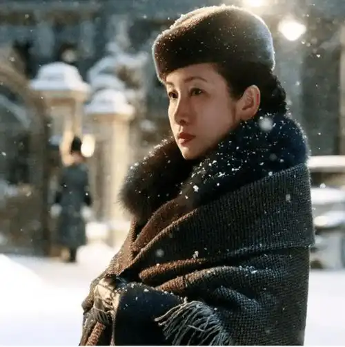 张艺谋变诺兰风悬崖之上或成风声后最好看谍战电影.
