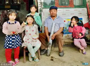 贵州兴义实拍现实版忠犬八公小黄狗每天接姐妹放学