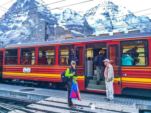 爱的迫降为何选在瑞士看了取景地因特拉肯你就明白了
