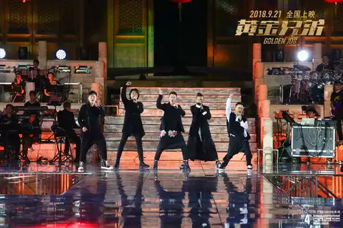 郑伊健陈小春等五兄弟合体重聚成龙动作电影周新片黄金兄弟抢档中秋
