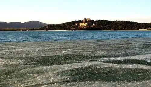 北京延庆昌平等地昨夜降雪,周日最高气温仅4度冷空气来袭,北京的初雪还会远吗