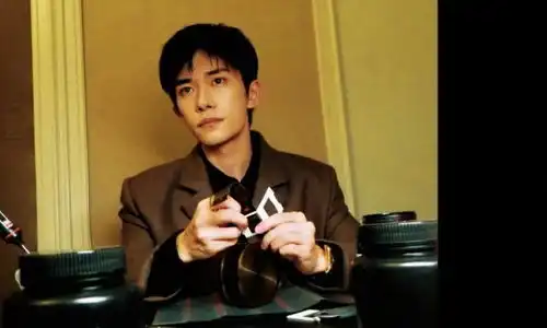 易烊千玺青年电影盛典造型图集
