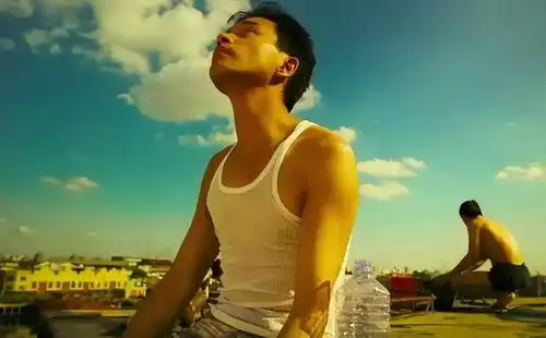 风吹二十载港人为何偏爱张国荣
