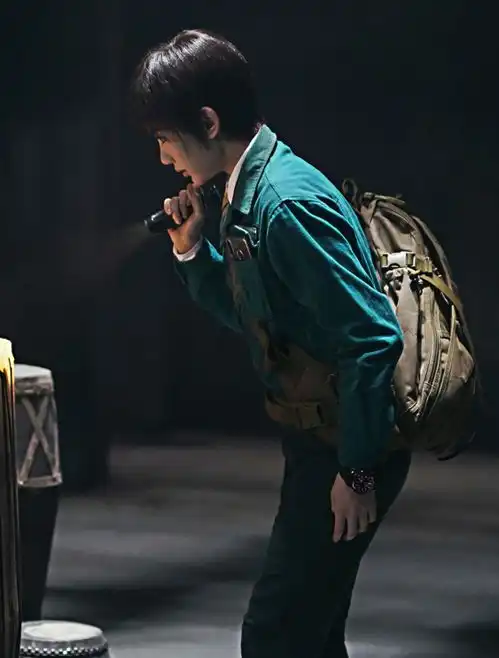 毛晓彤挑战盗墓笔记,男表女戴霸气外露
