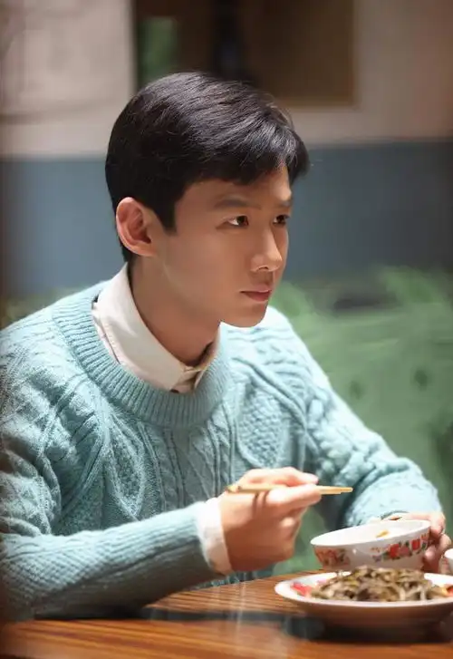 240219南来北往热映中,白敬亭化身汪新赢得观众芳心
