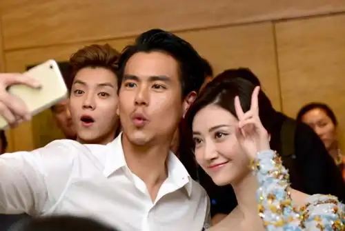 捧不红的景甜靠司藤逆风翻盘,背后的2个男人助她翻身