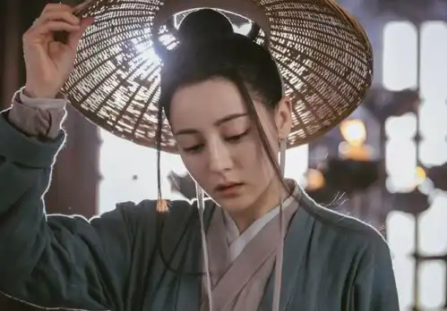 总说龙须刘海拉低颜值,迪丽热巴躲不过,罗云熙却让人改了观