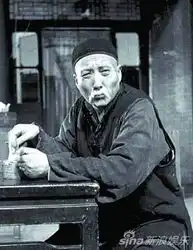 于是之生前剧照茶馆饰王掌柜中
