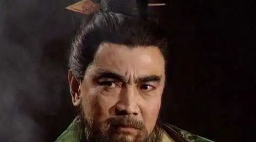 曹操一生都在为权力争斗,也具备称帝实力,为何不取汉献帝而代之
