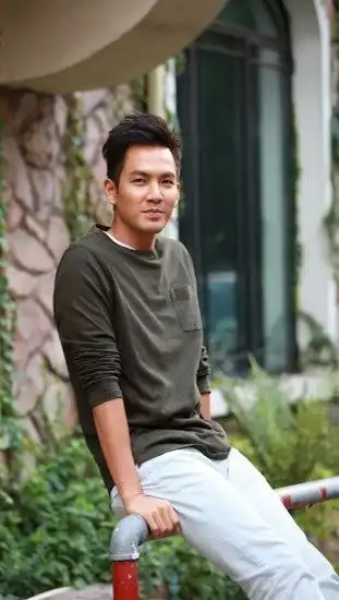 爱神曝钟汉良张俪剧照如胶似漆秀亲密
