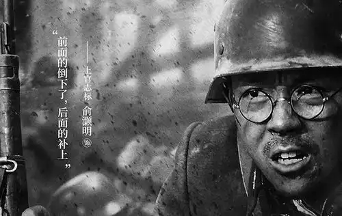 十年前他正当红,因一场爆破戏意外毁容,自愿在八佰露出伤疤
