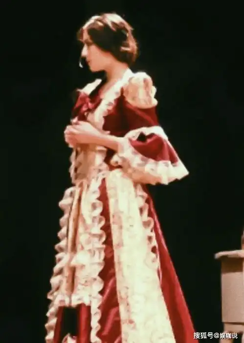 古堡洋娃娃or古装仙女风,迪丽热巴双造型,几分让你动心