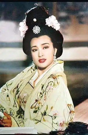 刘晓庆传奇女子武则天,4次婚姻,偷税入狱,整容装嫩被黑