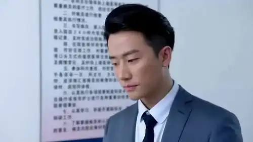 翻译官菲菲还是归还纸条,没等黄轩回答就离开,好伤心
