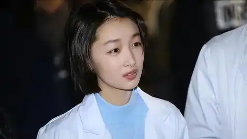 表里不一私生活混乱,清纯女神周冬雨,本性早就暴露无遗