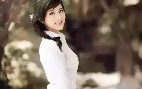 穿高跟鞋的女人,和穿平底鞋的女人
