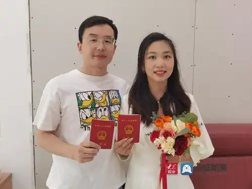 情深深雨蒙蒙青岛520婚姻登记现场甜蜜暴击
