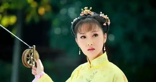 清朝皇后婉容与侍卫偷情还吸食鸦片,一代才女为何沦落至此