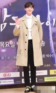 宋仲基宋慧乔exo吴世勋李钟硕等顶级韩星演绎春季风衣时尚